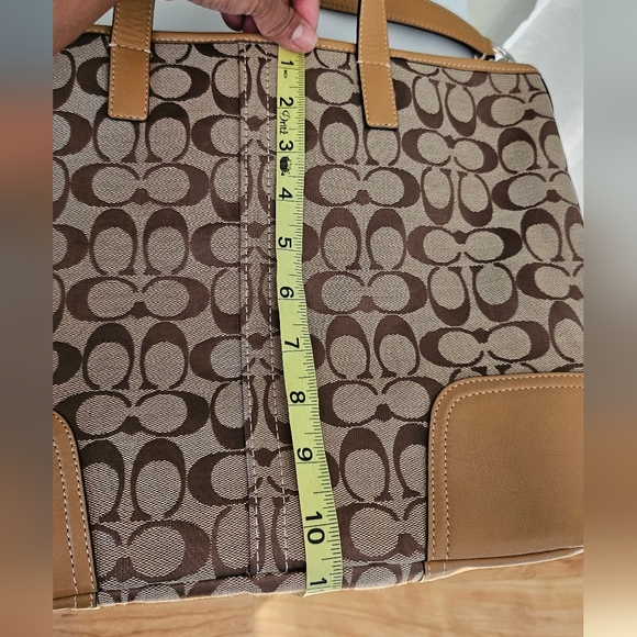 Coach Signature Hadley Duffle Bag Excellent - Picture 10 of 10